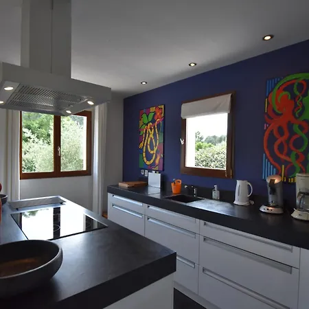 With Heated Pool, Jacuzzi, Sports Field And Stunning Views Montbrun-des-Corbières
